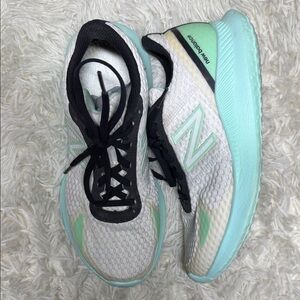 New Balance Women's Vatu V1 Mint and white size 8